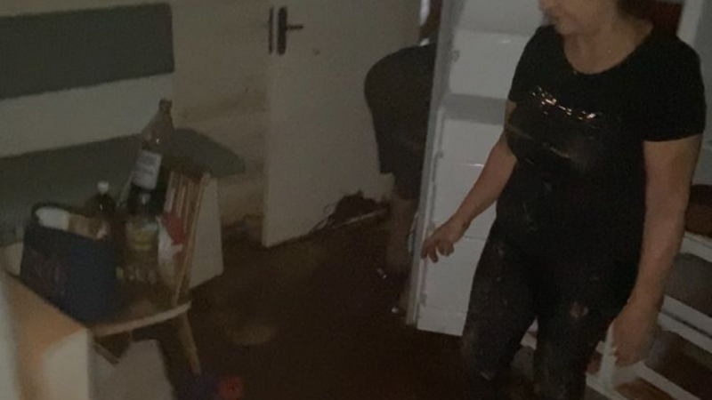 AJUDE A CHICA A RECONSTRUIR SUA LOJA E CASA - PERDEU TUDO NA ENCHENTE NO RIO GRANDE DO SUL