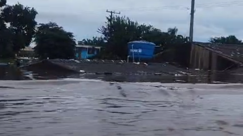 Ajude a reconstruir nossa casa após a enchente história 