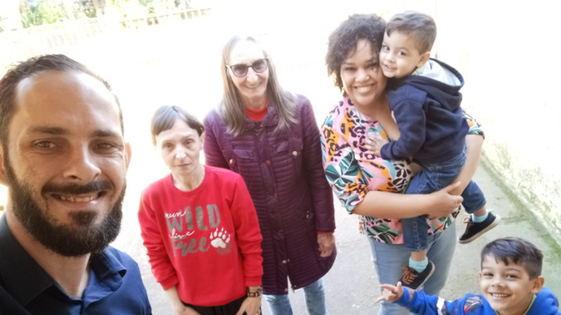 Resgate e ajuda  família