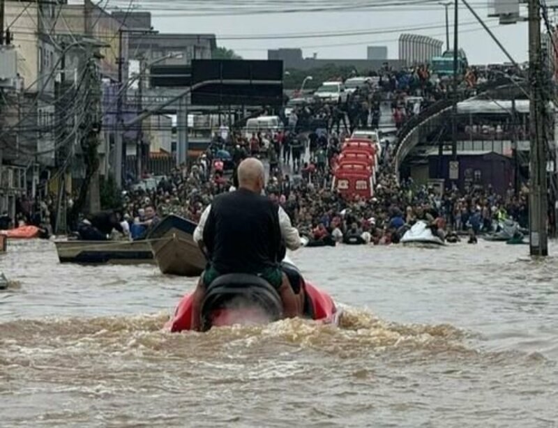 FAMÍLIAS DESABRIGADAS NA ENCHENTE