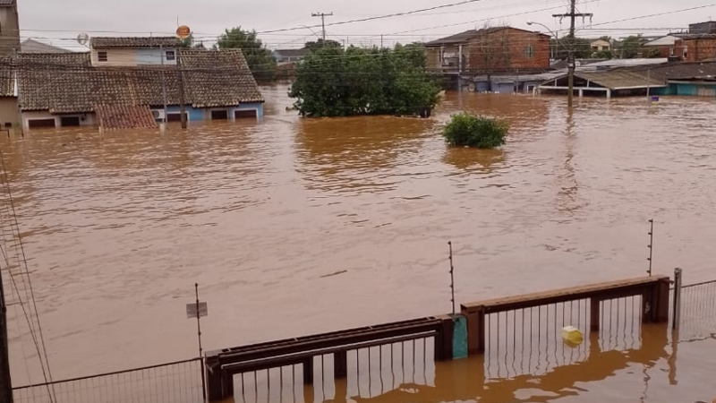 Ajude a Carlos e Lívia a se recuperar da maior tragédia do Rio Grande do Sul