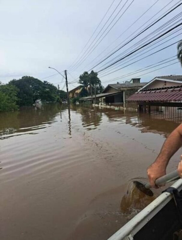 Casa idoso e criança destruídas pela enchente Cachoeirinha-RS