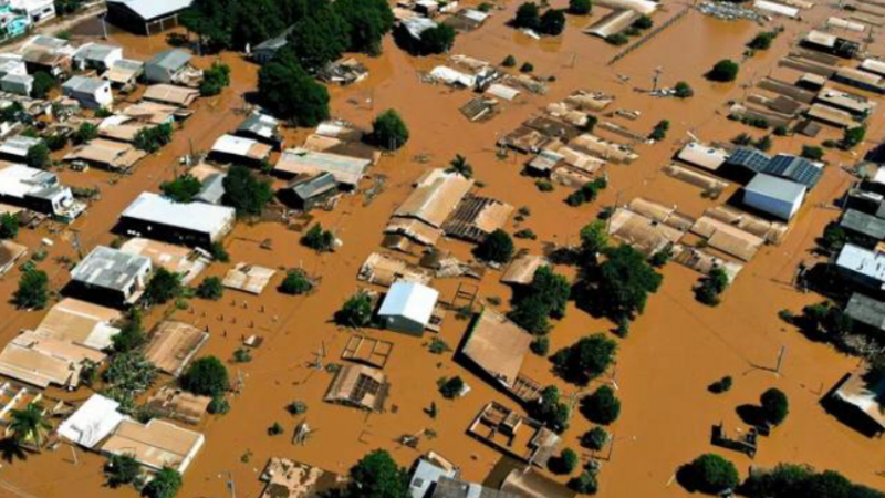 Apoio à família vítima das enchentes no RGS
