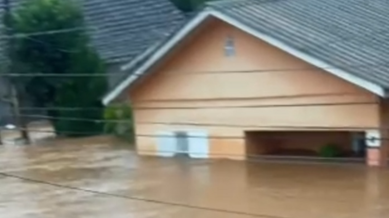 Reconstruindo Sonhos: Ajude Graziela a Recuperar Sua Casa Após a Enchente