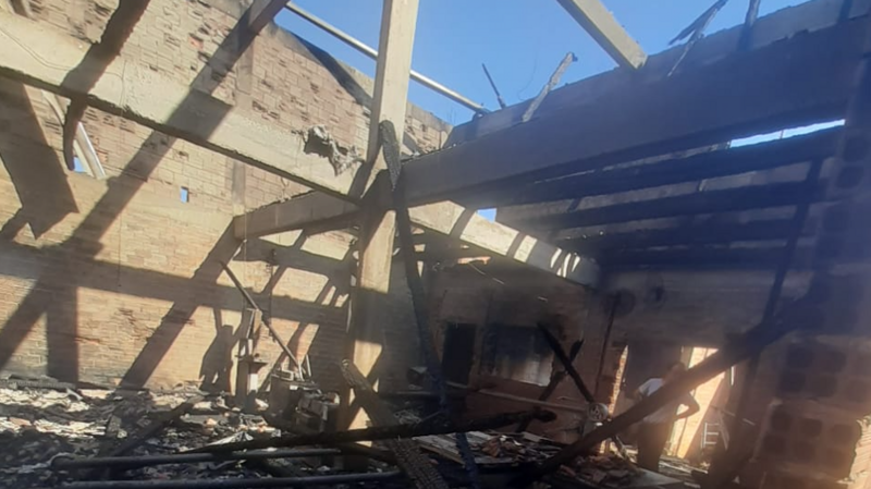 Ajudar meu amigo Jorge a reconstruir sua casa