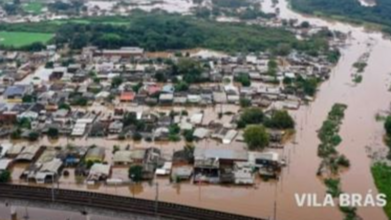 Ajudar a reconstruir o lar do meu pai perdido na enchente