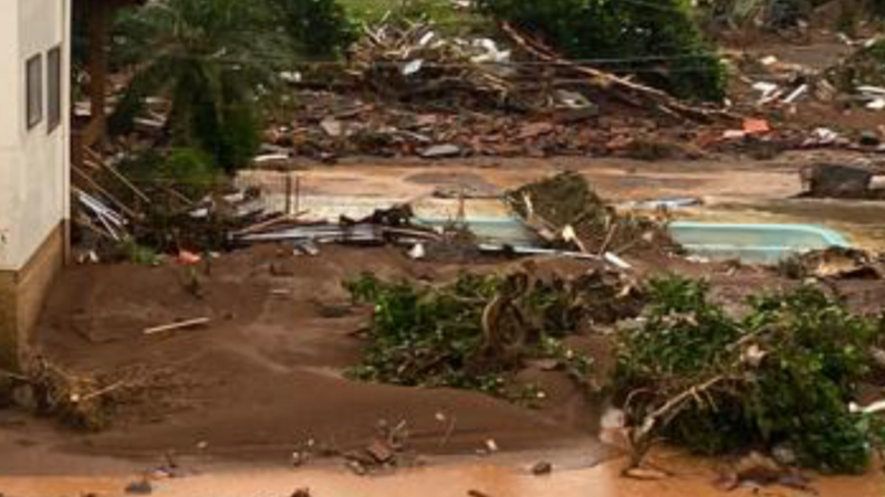 Ajuda para reconstruir a casa dos meus pais