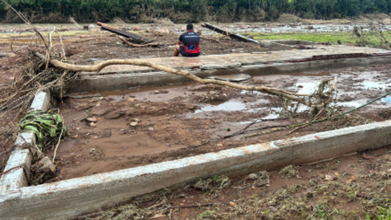 Ajude a reconstruir o Bob Lanches