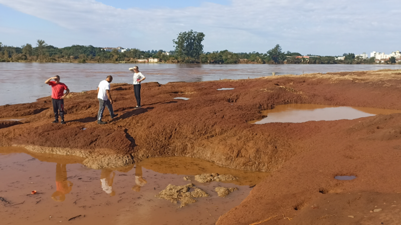 Casa destruída na enchente de maio de 2024 no RS