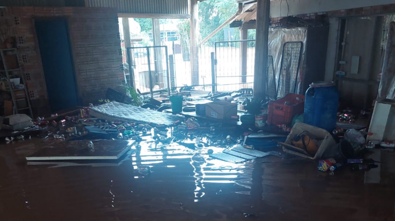 Ajude a Cibeli a se reerguer com as perdas da enchente do Rs