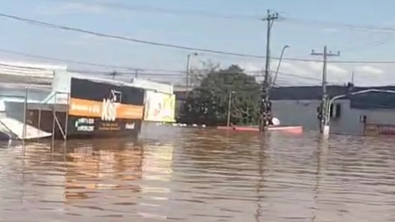 Ajuda aos que perderam tudo nas enchentes de São Leopoldo - RS