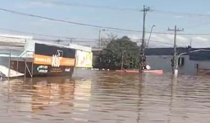 Ajuda aos que perderam tudo nas enchentes de São Leopoldo - RS