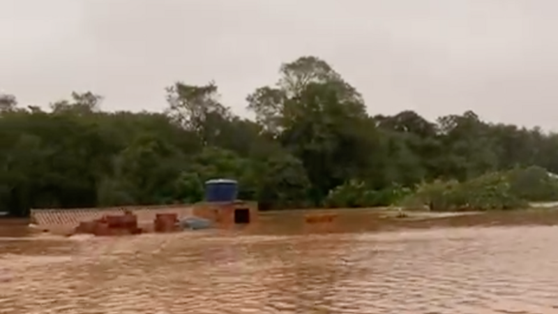 Ajuda para reconstruir a casa da Tia Suta e da Tia Flávia