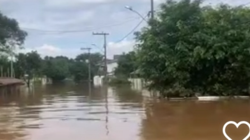 Nós  ajude perdemos tudo na enchente,casa submersa 