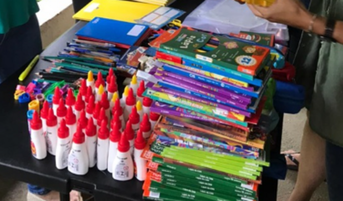 Materiais escolares para os alunos de Igrejinha