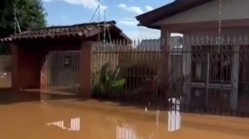 Ajude minha mãe a reconstruir sua vida após a enchente