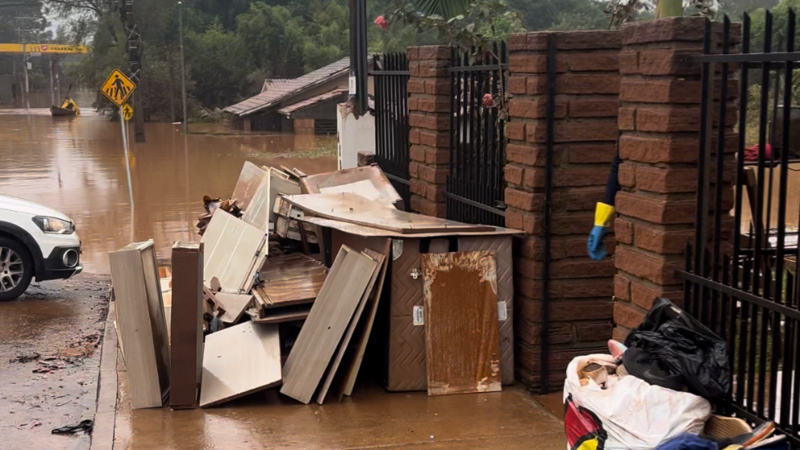 Ajude - Casa submersa na enchente 