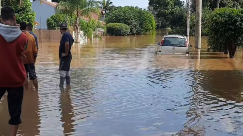 Ajuda para perdas da enchente na casa da nossa família.