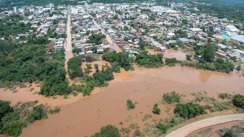 Reconstruir as casas da minha mãe e irma após inundações!