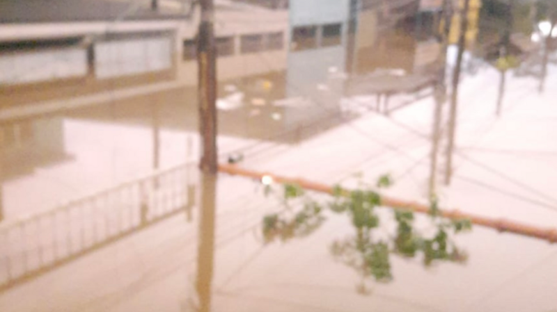 Ajuda  desabrigados em POA  Ilva, Bela, Adriana,Luana, Cicera.