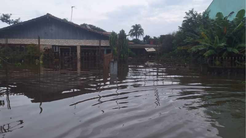 Ajuda para nós recuperar da enchentes