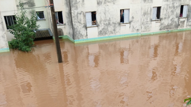 Ajuda pra reconstruir a casa e a vida após a enchente