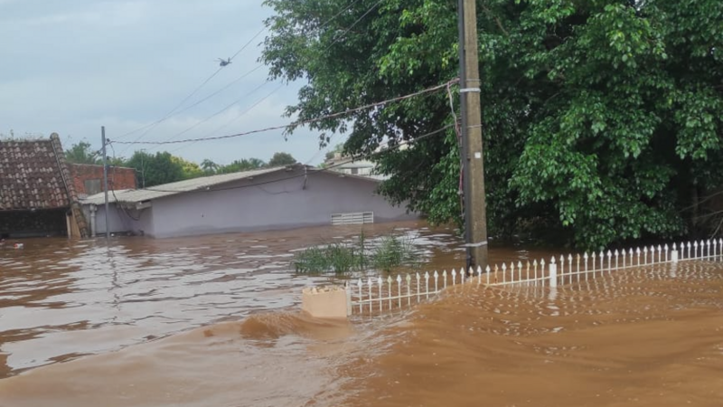Me ajude nos danos causados pela enchente