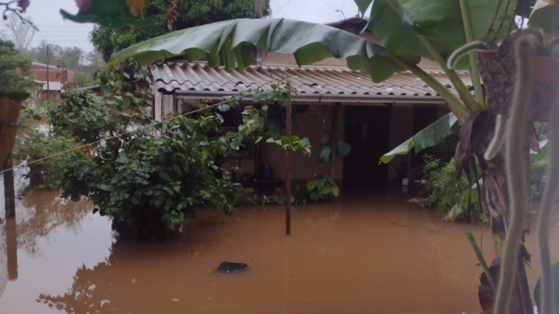 Ajuda a Sra Adelia Oliveira