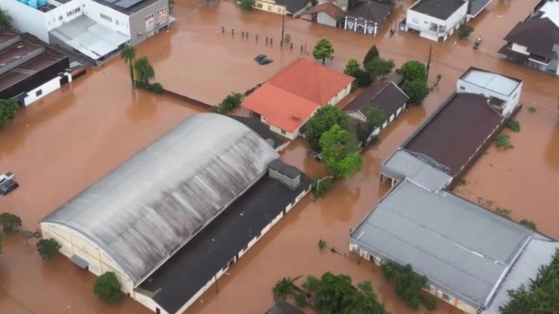 RS !Ajudando familiares que perderam praticamente tudo! 