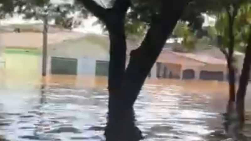 Família atingida pela enchente do Rio Grande do Sul