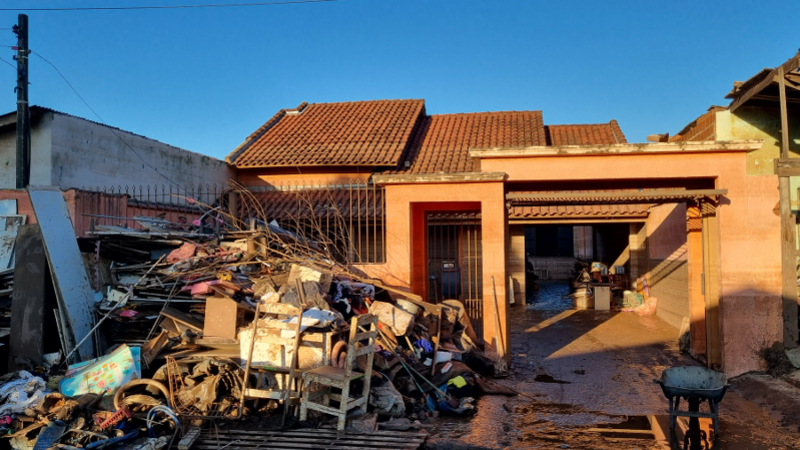 Minha família perdeu tudo na enchente. Ajudem por favor. 