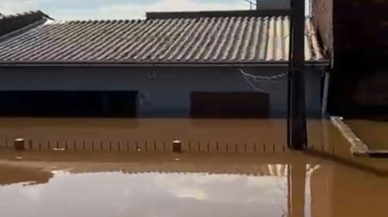 Ajudem a recuperar a casa da Vanessa e da Fran