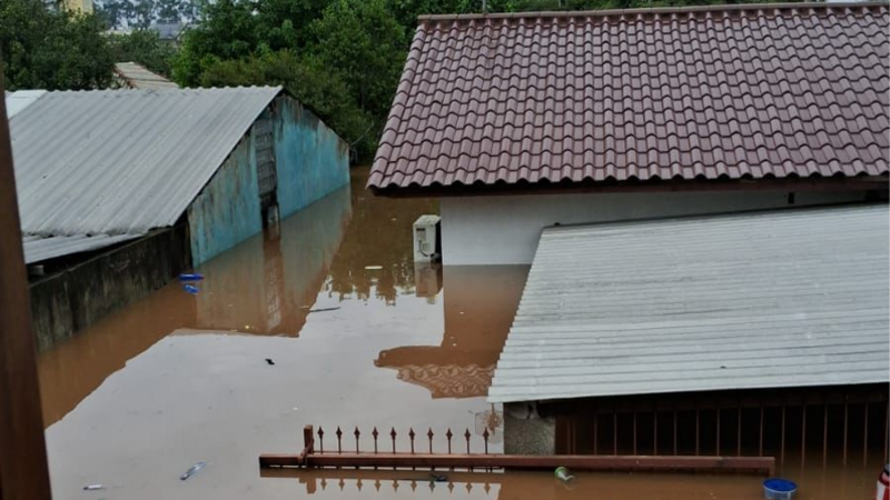 Família Caxambu Contra a Enchente