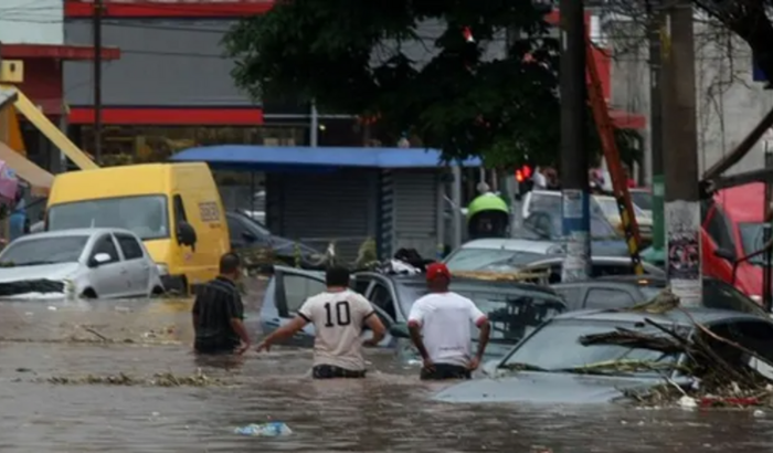 O povo do Rio grande do sul grita por só corro nos ajude com qualquer valor que vc puder!
