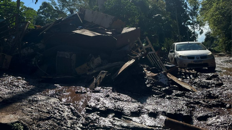 AJUDE O FERNANDO PERDEU TUDO NA ENCHENTE DO RS