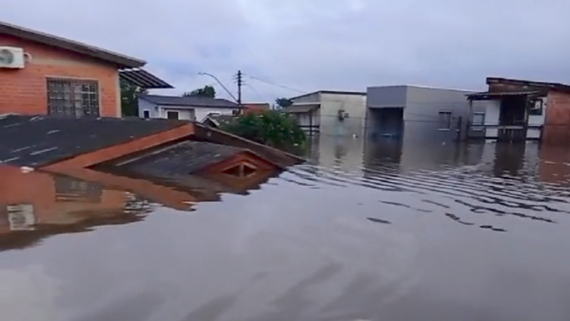 Família vítima de enchente - RS