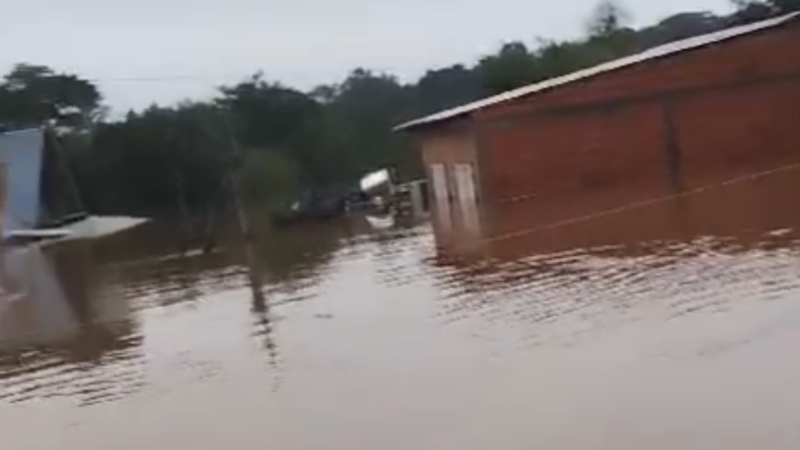 Ajude minha família que perdeu tudo na enchente. 