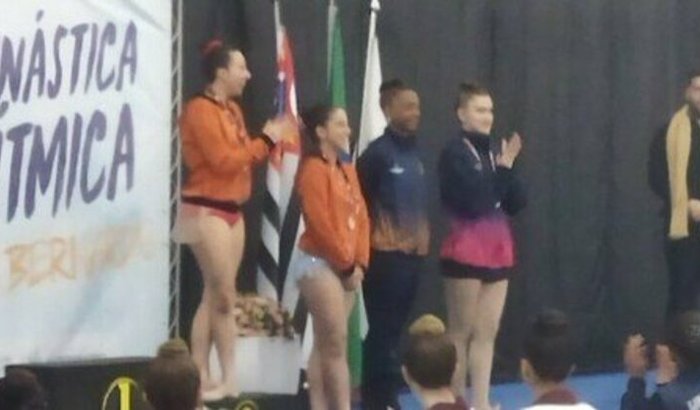 Ajude-me a comprar meu collant para competir. 