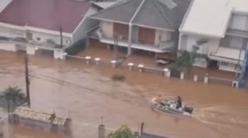 Ajuda aos colegas atingidos pela enchente