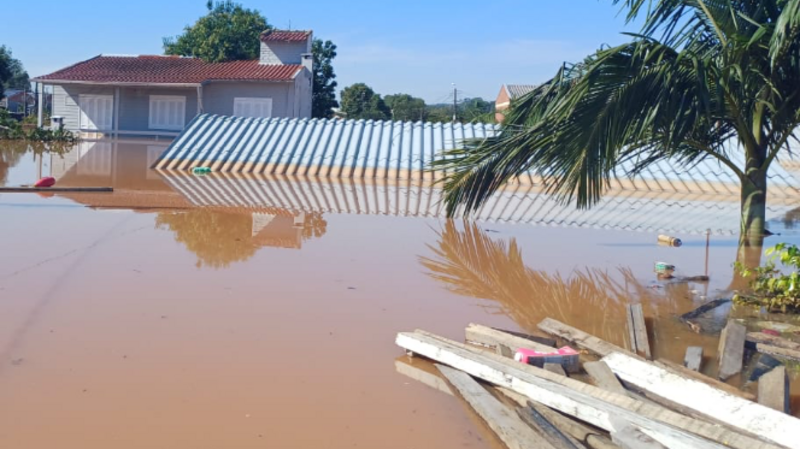 Ajude Meu Pai A Reconstruir Sua Casa Após Enchente No RS!