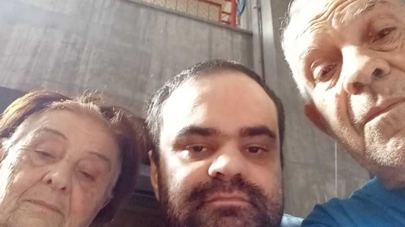 Vamos ajudar Tio Oracil e sua família reconstruir sua casa que foi totalmente devastada pela enchente em Porto Alegre 