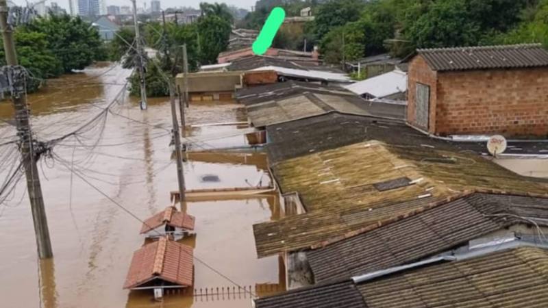 Juliano e Raquel com água no telhado 