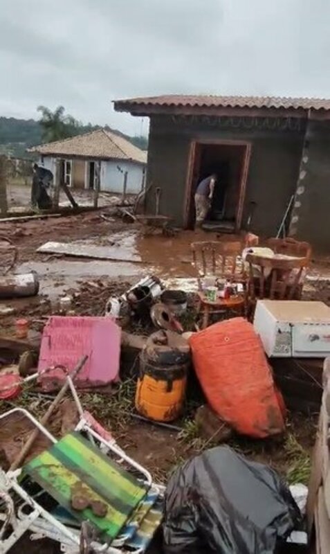 Ajude a Gladir a se recuperar das enchentes