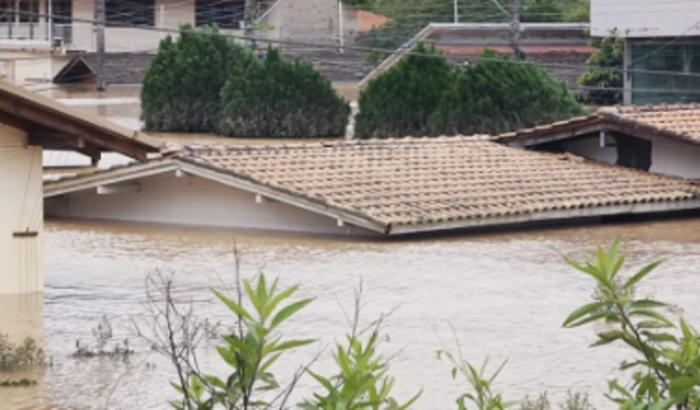 Ajudar as pessoas na enchente do Rio Grande do Sul