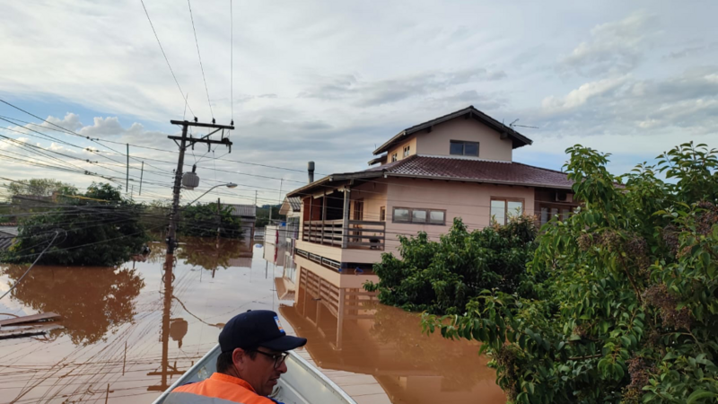 Ajuda enchentes Novo Hamburgo