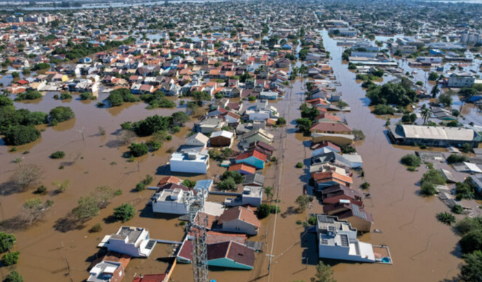 Ajude as pessoas no Rio Grande do Sul, elas precisam de sua ajuda.