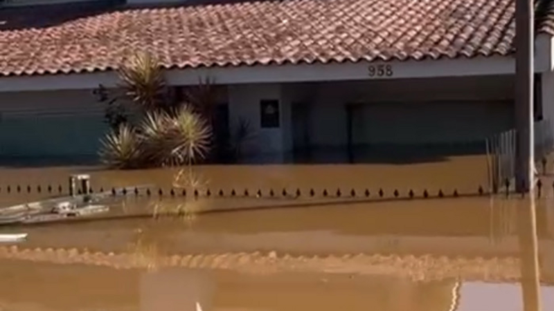 SOS enchente - casa da Beta e do Eloi 
