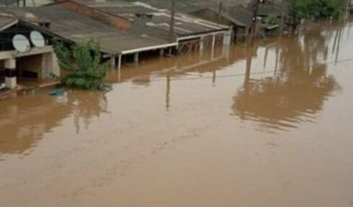 Ajuda para meu pai que teve 100% da casa alagada no RS