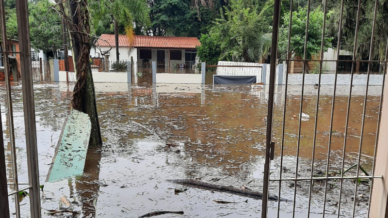 Ajuda para recuperar 4 casas da família do Leônidas 