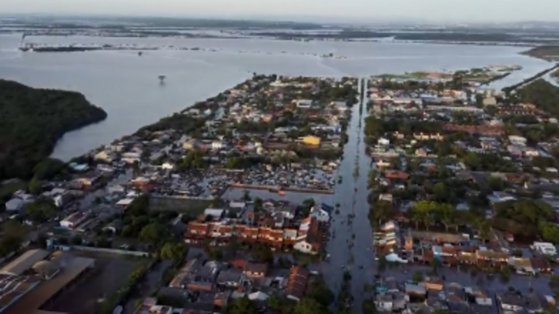Ajuda aos colegas de trabalho que foram afetados pela enchente